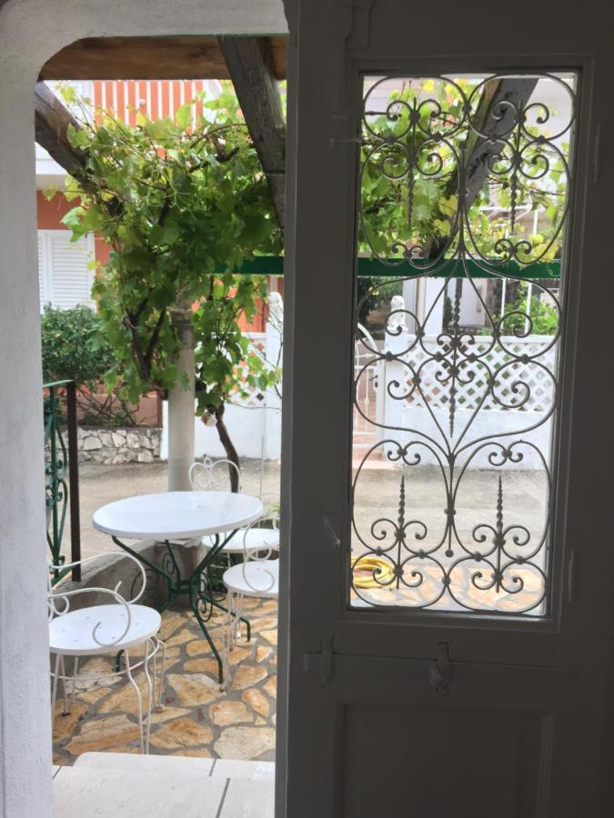 Апартаменти Vintage House For Rent 60M From Sea Башка-Вода Екстер'єр фото
