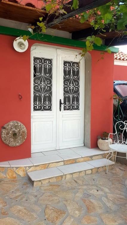 Апартаменти Vintage House For Rent 60M From Sea Башка-Вода Екстер'єр фото