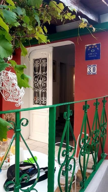 Апартаменти Vintage House For Rent 60M From Sea Башка-Вода Екстер'єр фото