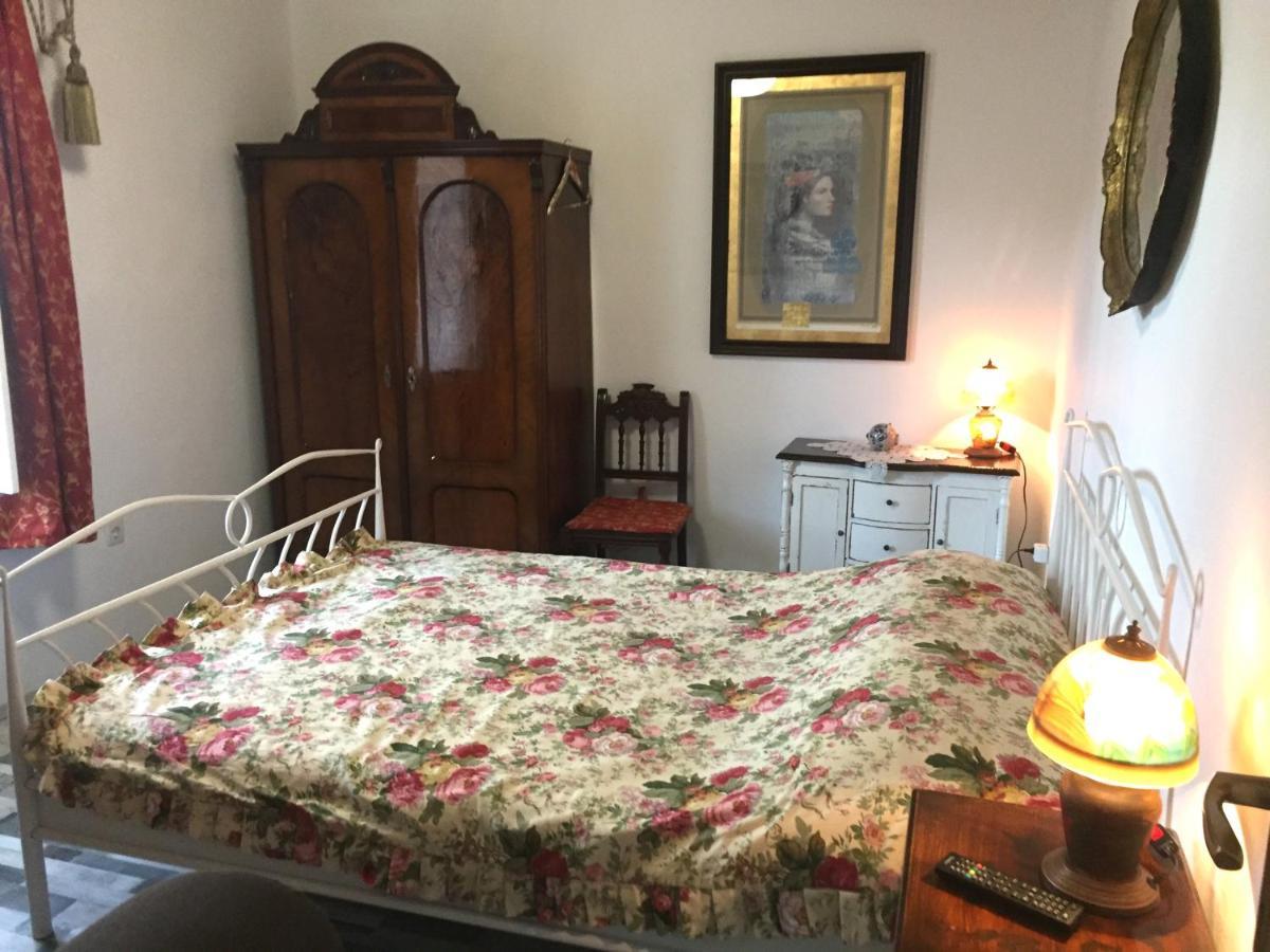 Апартаменти Vintage House For Rent 60M From Sea Башка-Вода Екстер'єр фото